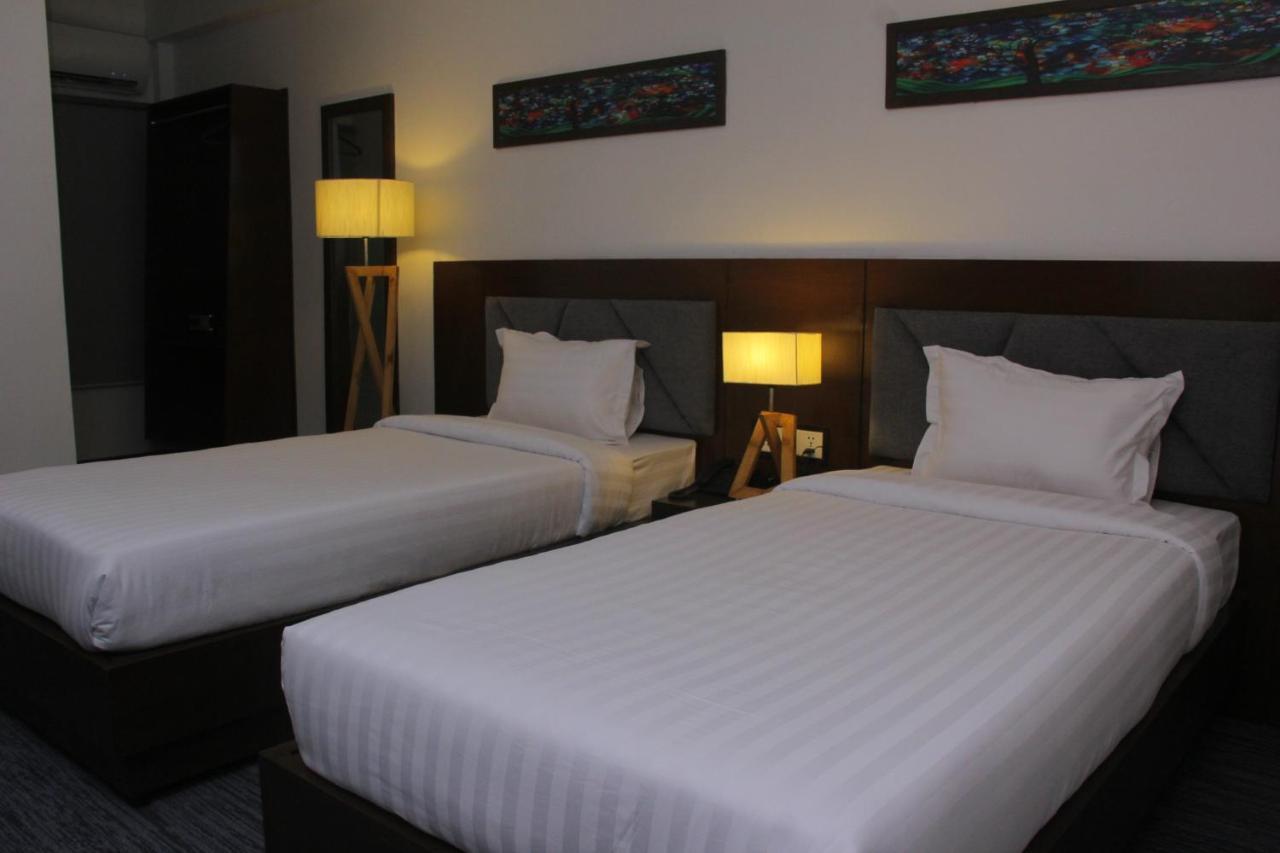 Hotel Zakaria International Дакка Екстер'єр фото