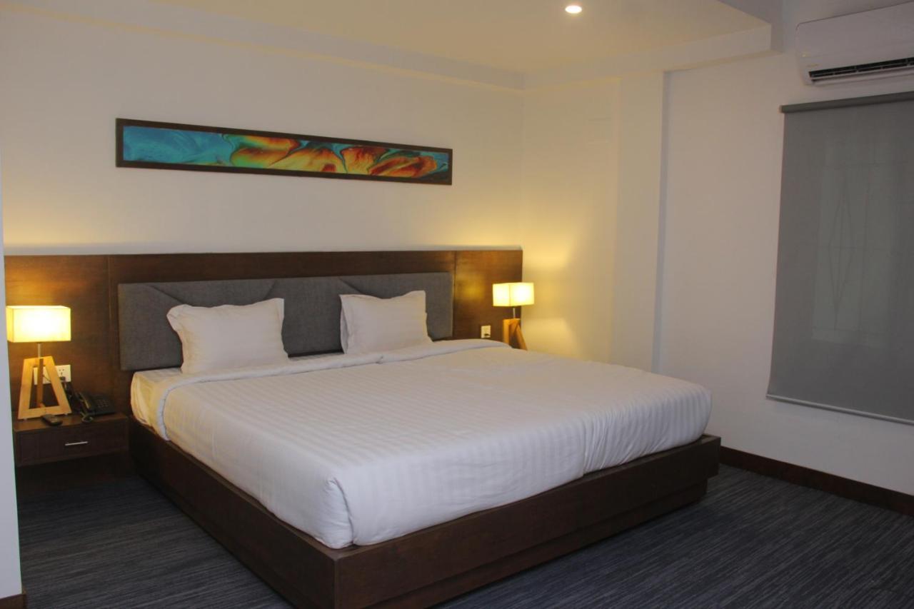 Hotel Zakaria International Дакка Екстер'єр фото
