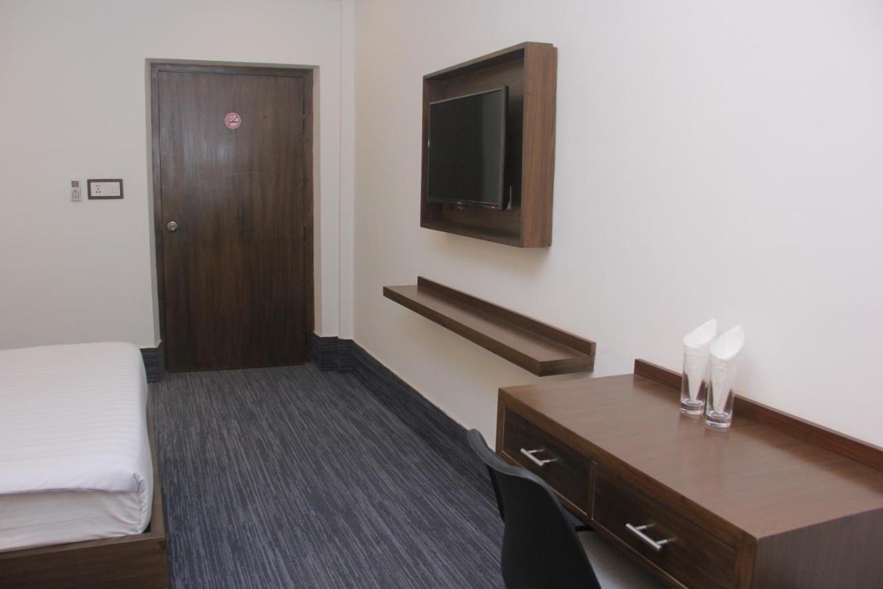 Hotel Zakaria International Дакка Екстер'єр фото